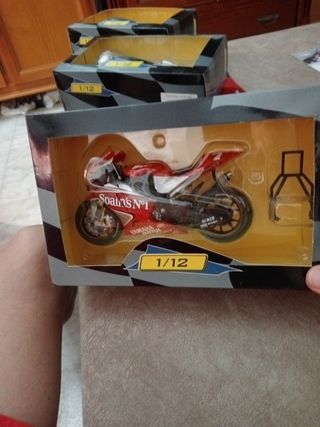 Moto GP Carlos Checa 2004 1/12
