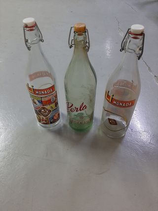3 bottiglie di vetro antiche di limonata all'anice