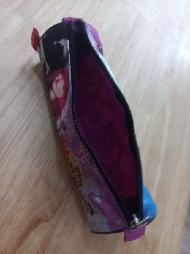 Estuche Escolar Descendientes