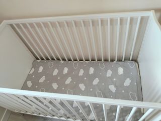 Cuna Ikea con colchón y funda