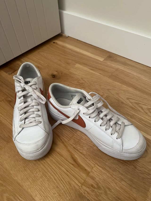 Zapatillas Nike Blancas símbolo Naranja purpurina