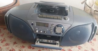 Radio CD Sanyo con Bass Xpander
