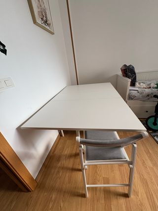 Mesa nueva extensble plegable Ikea con 2 sillas