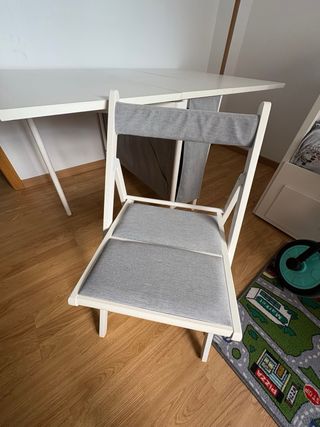 Mesa nueva extensble plegable Ikea con 2 sillas