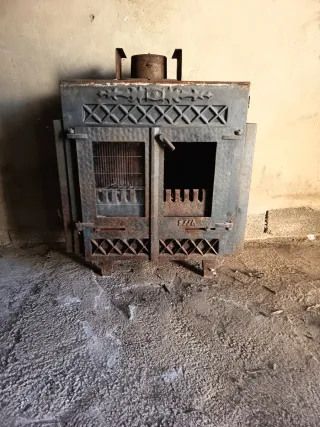 Estufa de leña de metal  Chimenea.