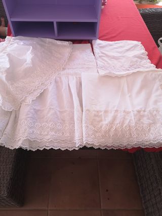 Colcha cuna bordada