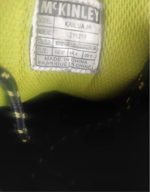 Botas de montaña McKinley negras y amarillas