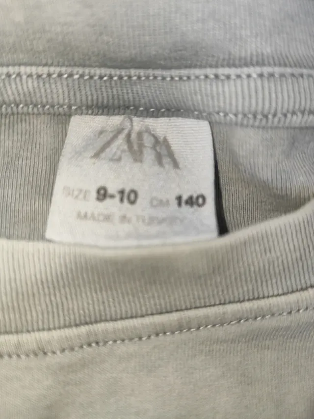 Camiseta Zara Gris Talla 9-10 Años