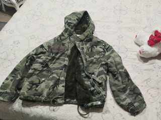Abrigo, cazadoras, pantalones y camisetas 