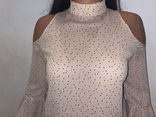 Camisa lunares hombros descubiertos beige