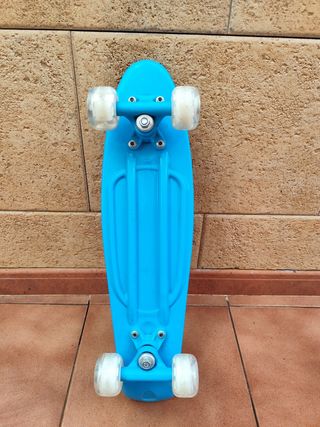 Monopatín azul para niños