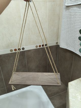 2 Estantería de madera con cuerdas