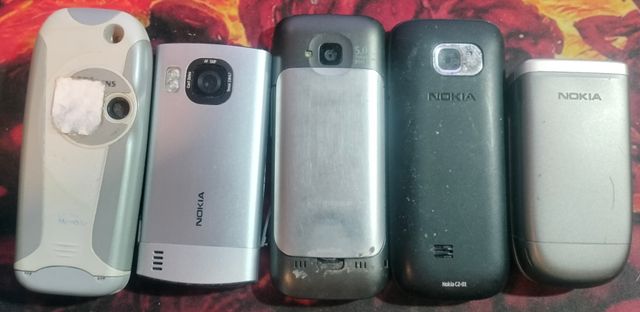 4 móviles Nokia y un Siemens antiguos vintage
