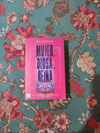 Mujer, diosa, reina.  Mitología griega.