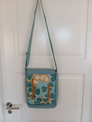 Bolso bandolera Benetton estampado