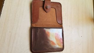 Cartera pequeña de cuero