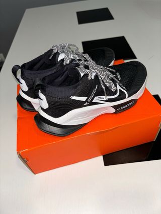 Deportivas Nike Negras y Blancas