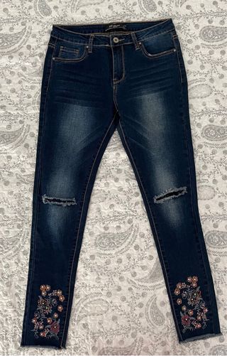 Pantalones vaqueros con adornos