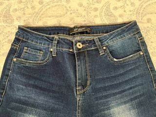 Pantalones vaqueros con adornos