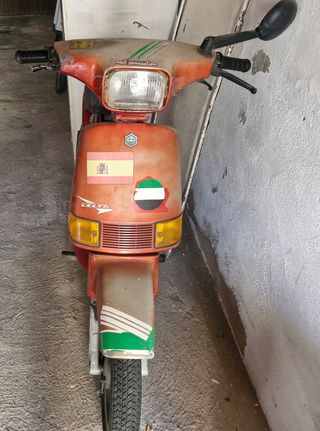 Moto Delta MH Roja