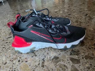 Zapatillas Nike React Negras y Rojas.