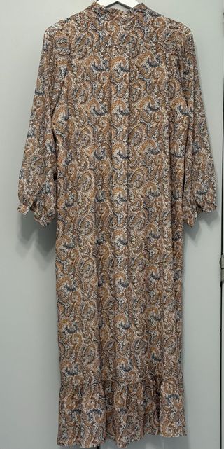 Vestido White&One estampado paisley