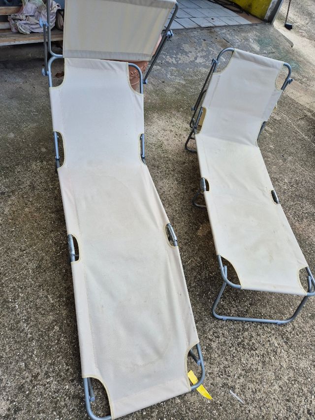 2 Lettini Sdraio Mare Parasole Beige