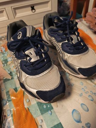 Zapatillas Asics Azul y Plateado