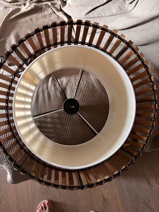 Lámpara de bambú y metal
son dos lámparas