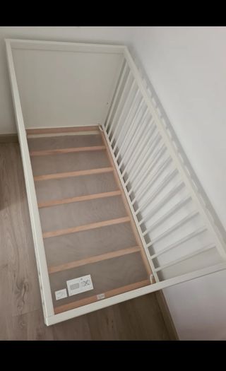 Cuna de bebé blanca