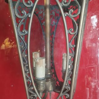 Lanterna in metallo 
Bronzo fuso 