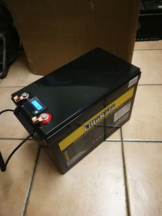 Batería litio Litokala 200 A, inversor y cargador 