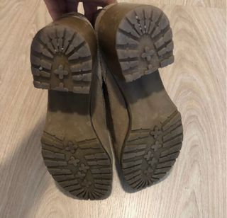 Botines tachuelas piel beige