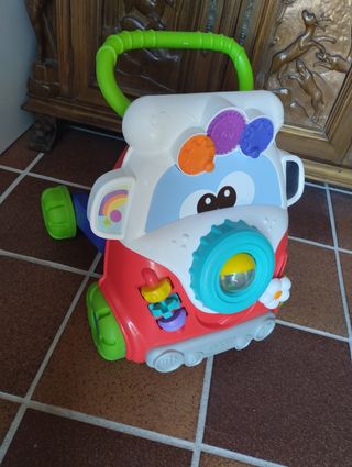 Andador infantil con ruedas y actividades