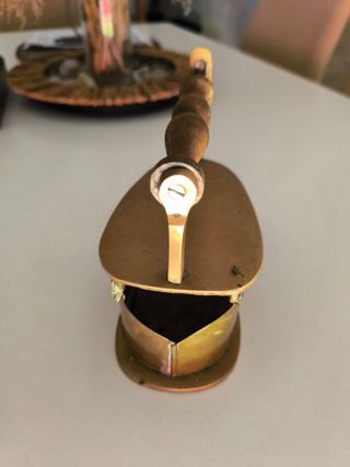 Plancha antigua de latón y madera año 1930