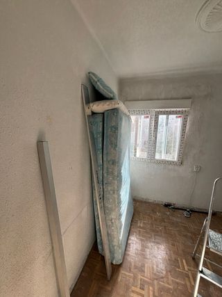 Colchón y estructura cama 150 cm