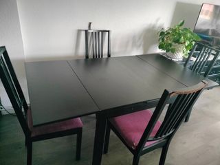 Mesa de comedor negra