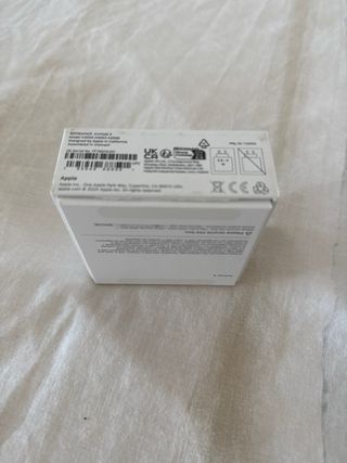 Caja AirPods 4 sin cancelación de ruido