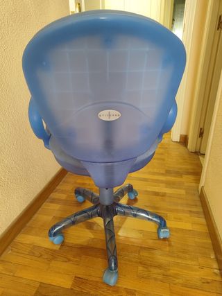 Silla de escritorio azul altura regulable