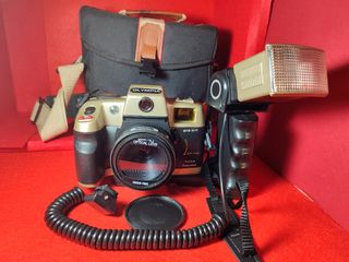 Cámara Olympia Gold/Black con Flash y Bolsa