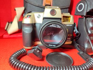 Cámara Olympia Gold/Black con Flash y Bolsa