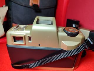 Cámara Olympia Gold/Black con Flash y Bolsa