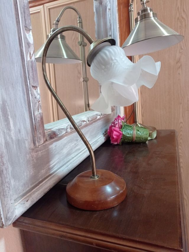 Lámpara de mesa madera y cristal