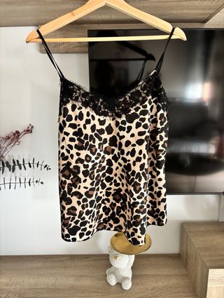 Top azul klein con volantes talla M