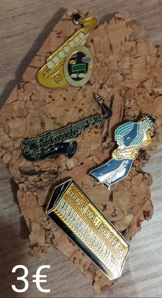 PINS VARIADOS