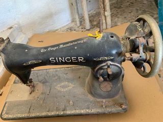 Máquina de coser antigua SINGER