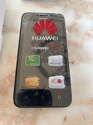 Nuovissimo Huawei Y5 in bianco e nero con custodia