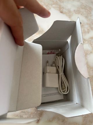 Nuovissimo Huawei Y5 in bianco e nero con custodia