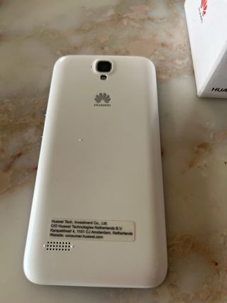 Nuovissimo Huawei Y5 in bianco e nero con custodia