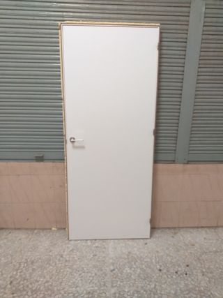 Puerta interior blanca